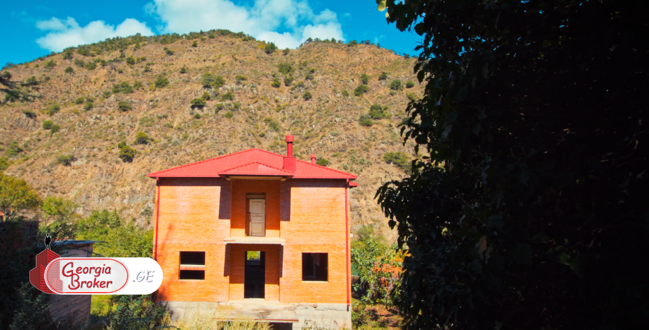 იყიდება ახალი აშენებული 9 ოთახიანი სახლი მცხეთაში