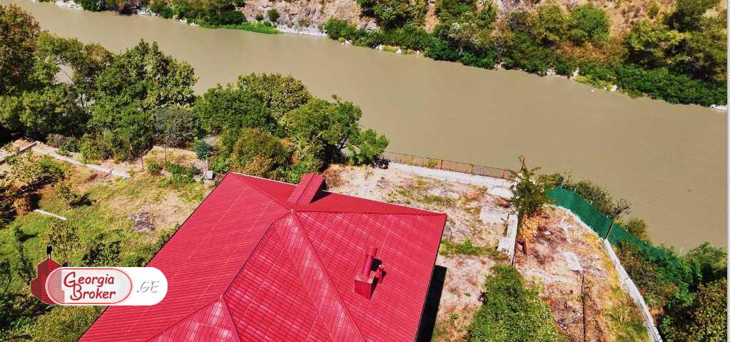 იყიდება ახალი აშენებული 9 ოთახიანი სახლი არმაზში