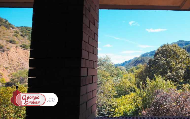 იყიდება ახალი აშენებული 9 ოთახიანი სახლი არმაზში