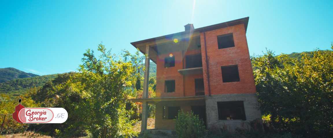 იყიდება ახალი აშენებული 9 ოთახიანი სახლი არმაზში