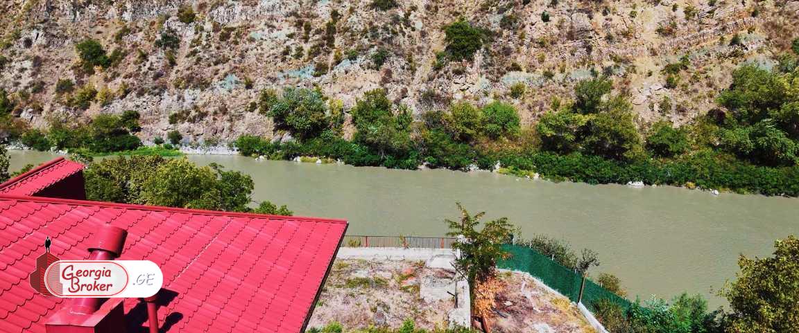 იყიდება ახალი აშენებული 9 ოთახიანი სახლი მცხეთაში