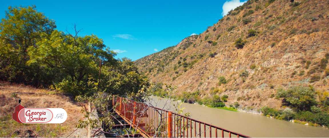 იყიდება ახალი აშენებული 9 ოთახიანი სახლი მცხეთაში