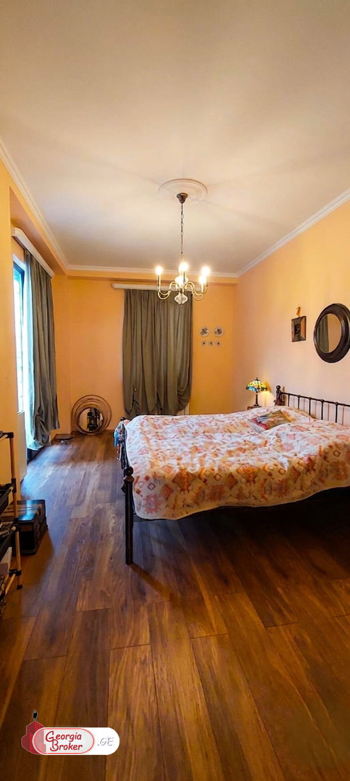 იყიდება ახალი გარემონტებული 6 ოთახიანი  აგარაკი საგურამოში