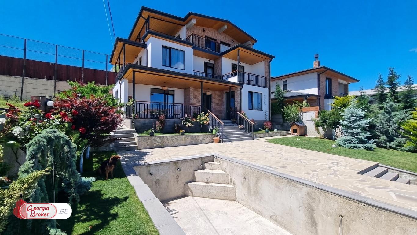 იყიდება ახალი გარემონტებული 9 ოთახიანი სახლი წავკისში