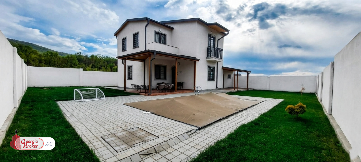 იყიდება ახალი გარემონტებული 6 ოთახიანი  აგარაკი საგურამოში