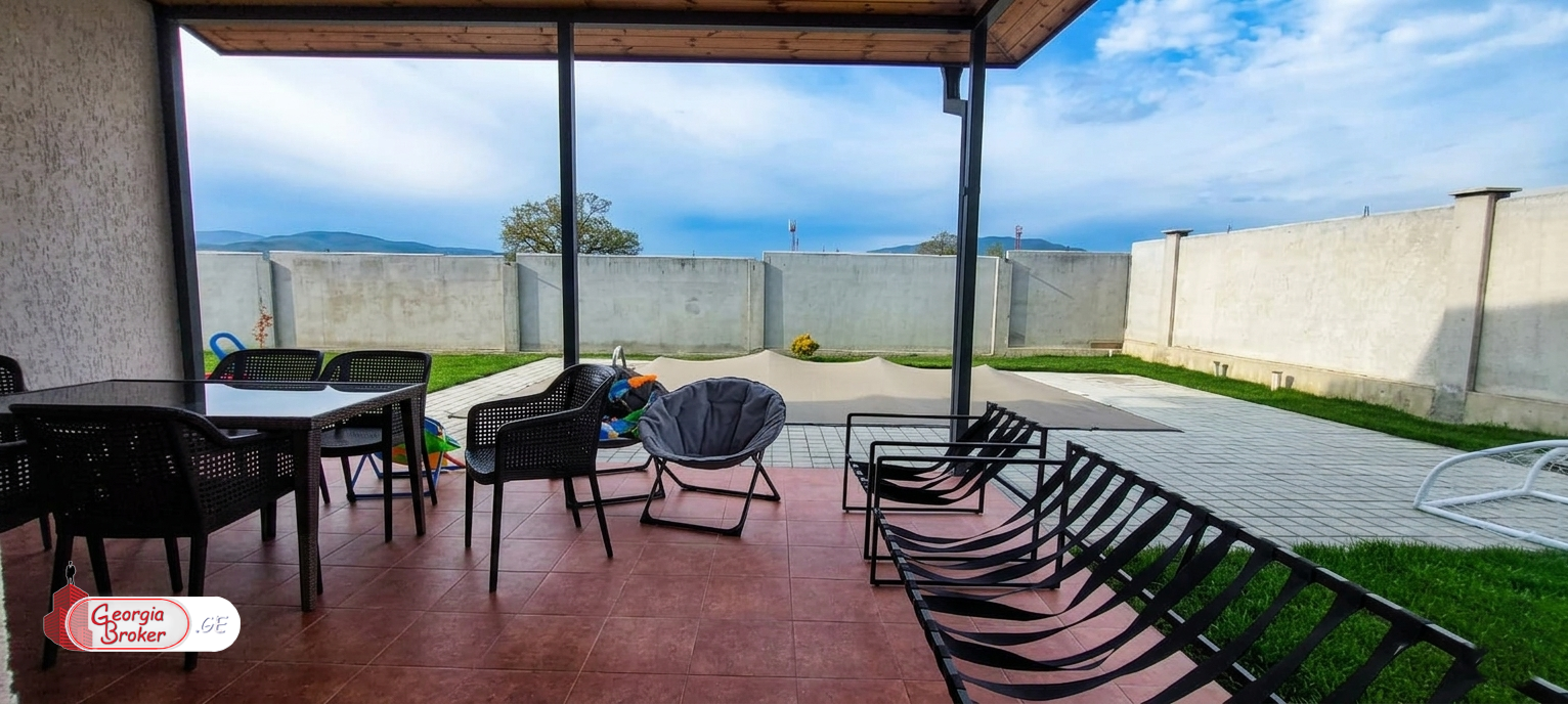 იყიდება ახალი გარემონტებული 6 ოთახიანი  აგარაკი საგურამოში