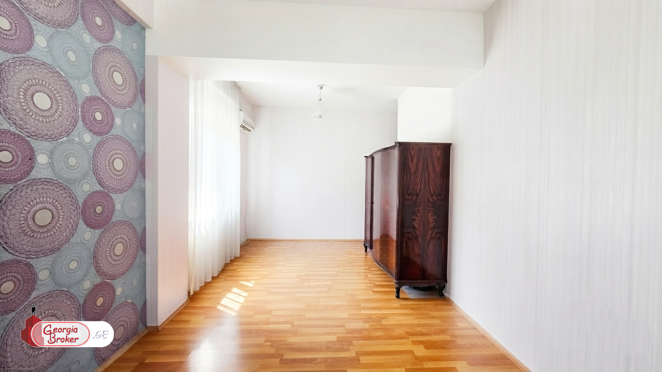 nearly repaired 4-room apartment for sale