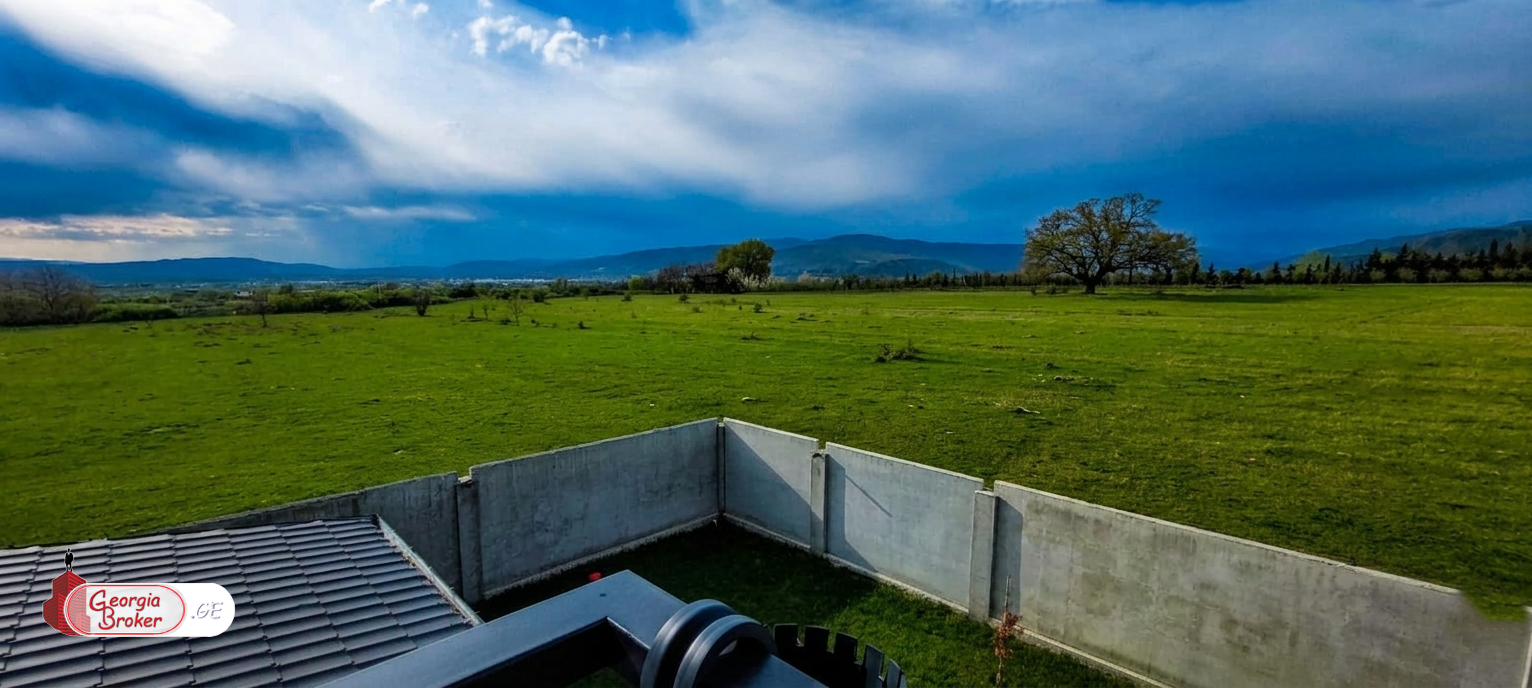 იყიდება ახალი გარემონტებული 6 ოთახიანი  აგარაკი საგურამოში