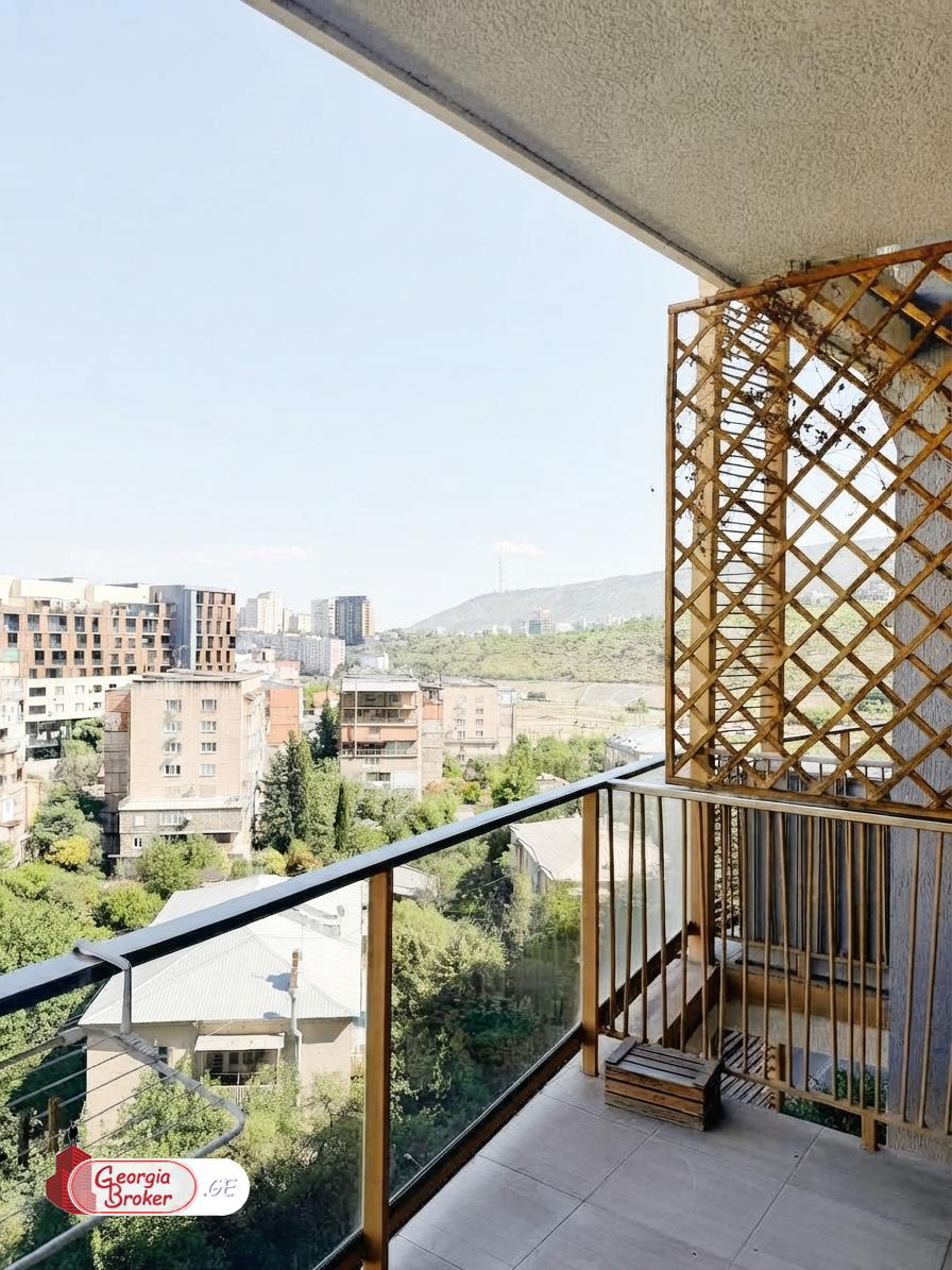 nearly repaired 5-room apartment for rent