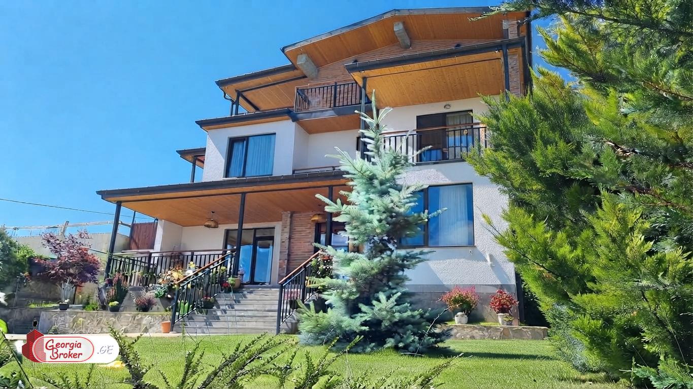იყიდება ახალი გარემონტებული 9 ოთახიანი სახლი წავკისში