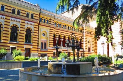 продается офис с новым ремонтом 4-комнаты