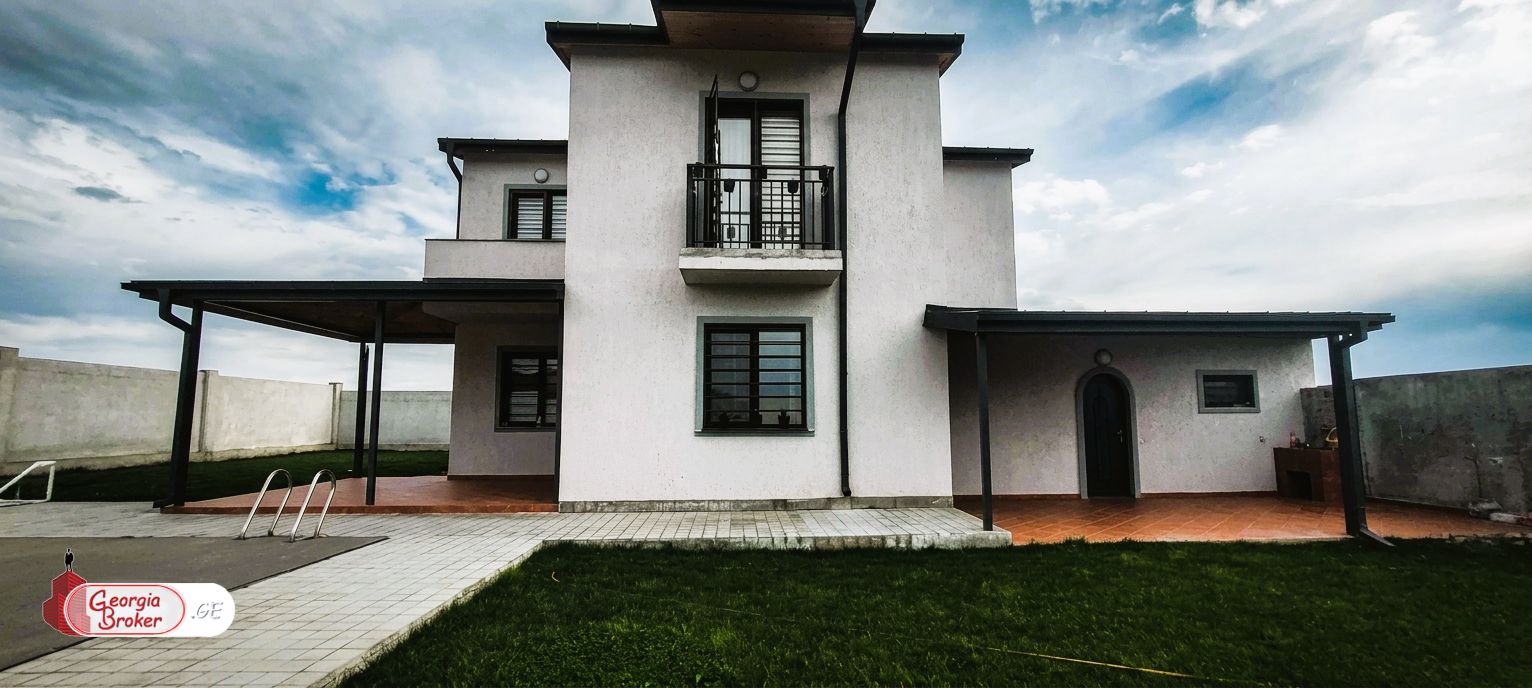 იყიდება ახალი გარემონტებული 6 ოთახიანი  აგარაკი საგურამოში