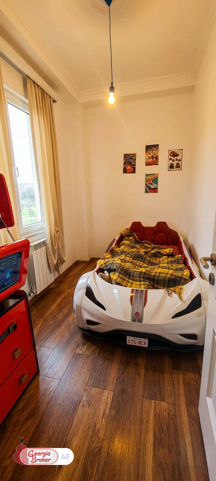 იყიდება ახალი გარემონტებული 6 ოთახიანი  აგარაკი საგურამოში