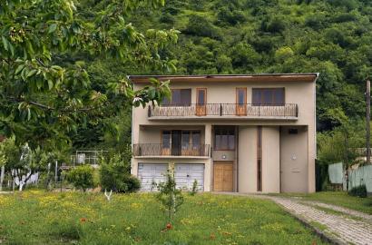 nearly repaired 6-room house for sale