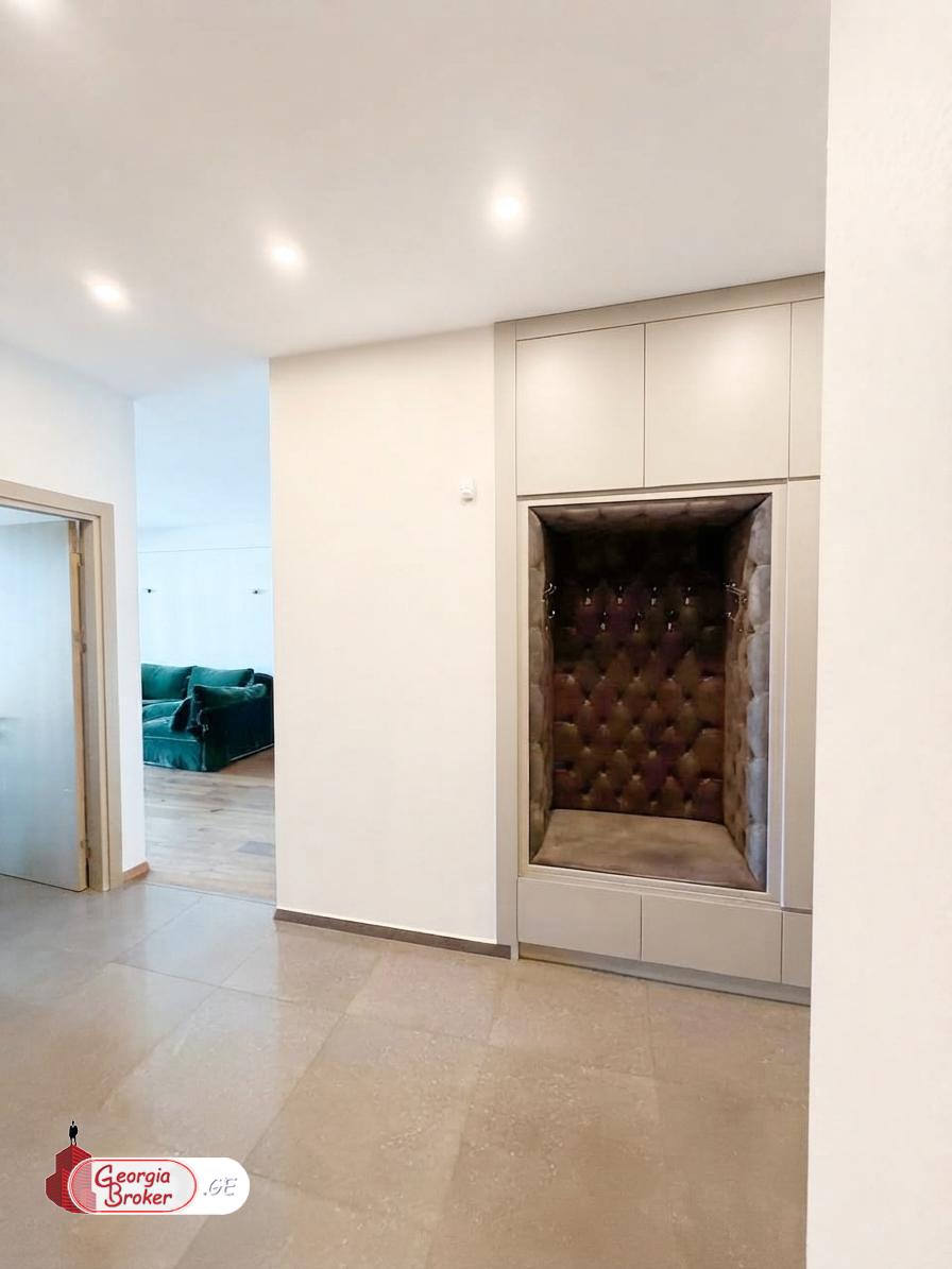 nearly repaired 5-room apartment for rent
