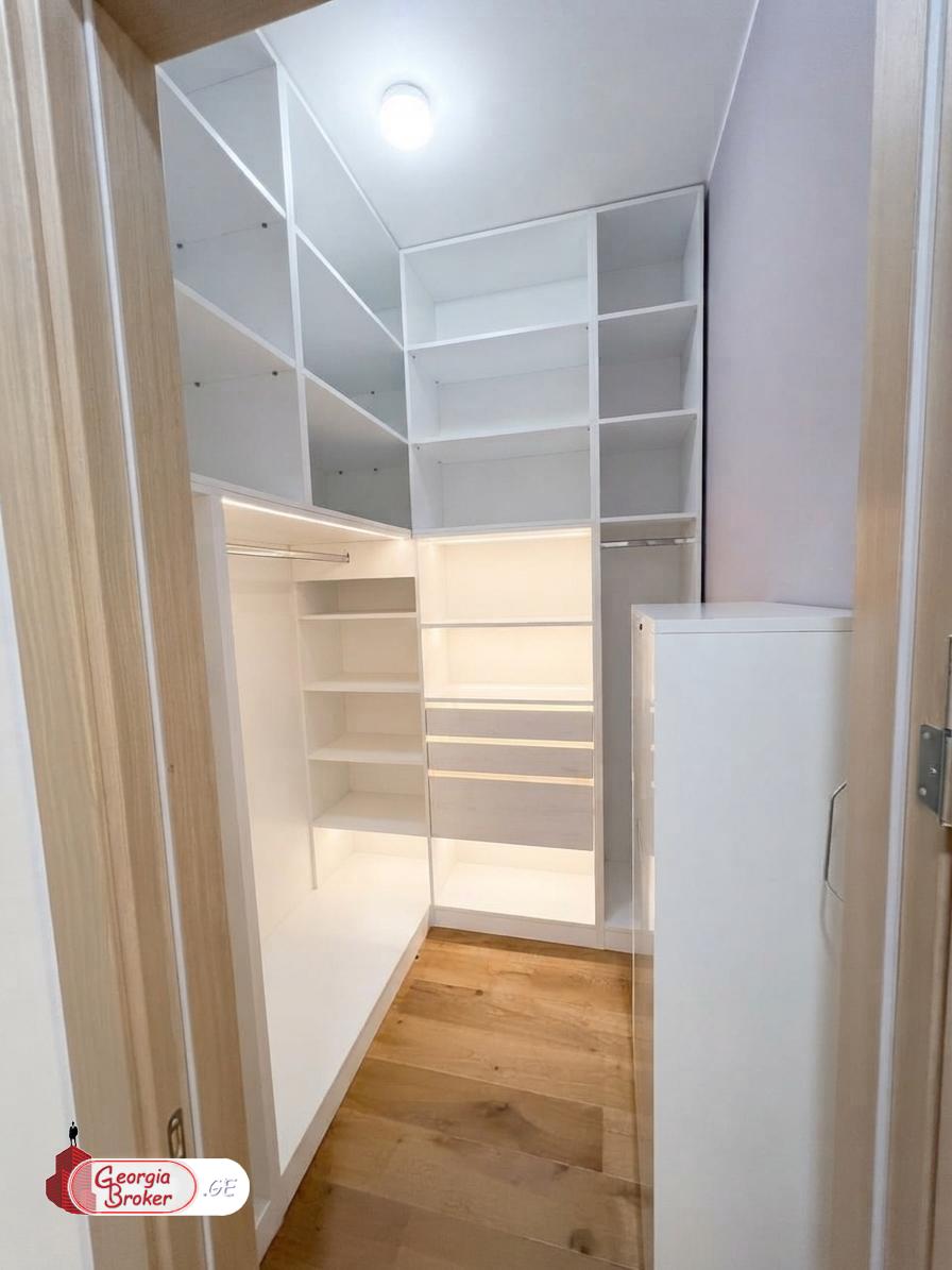 nearly repaired 5-room apartment for rent