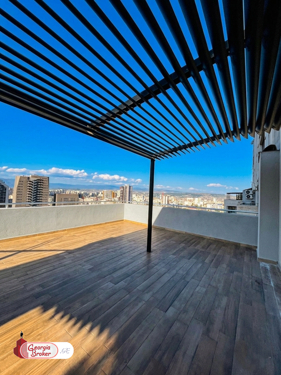 nearly repaired 6-room apartment for sale