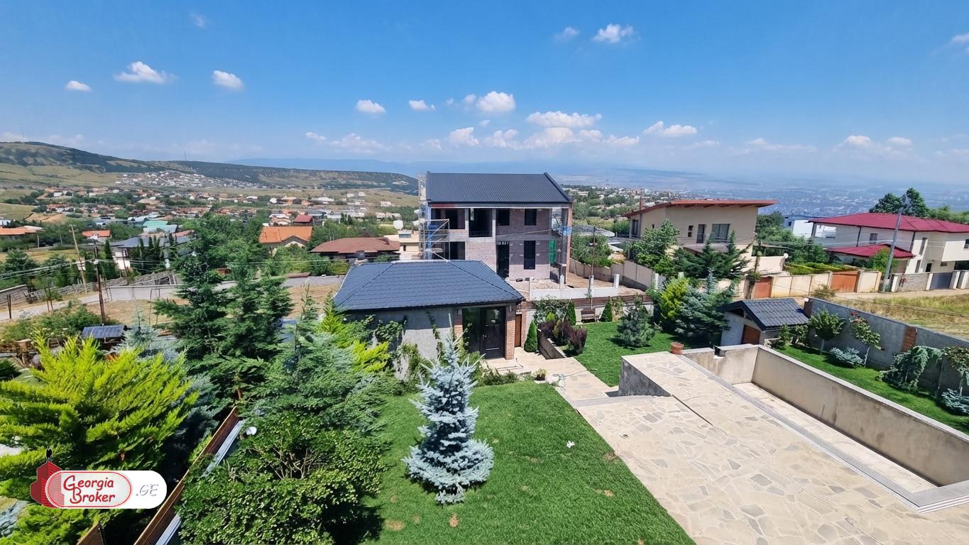 იყიდება ახალი გარემონტებული 9 ოთახიანი სახლი წავკისში