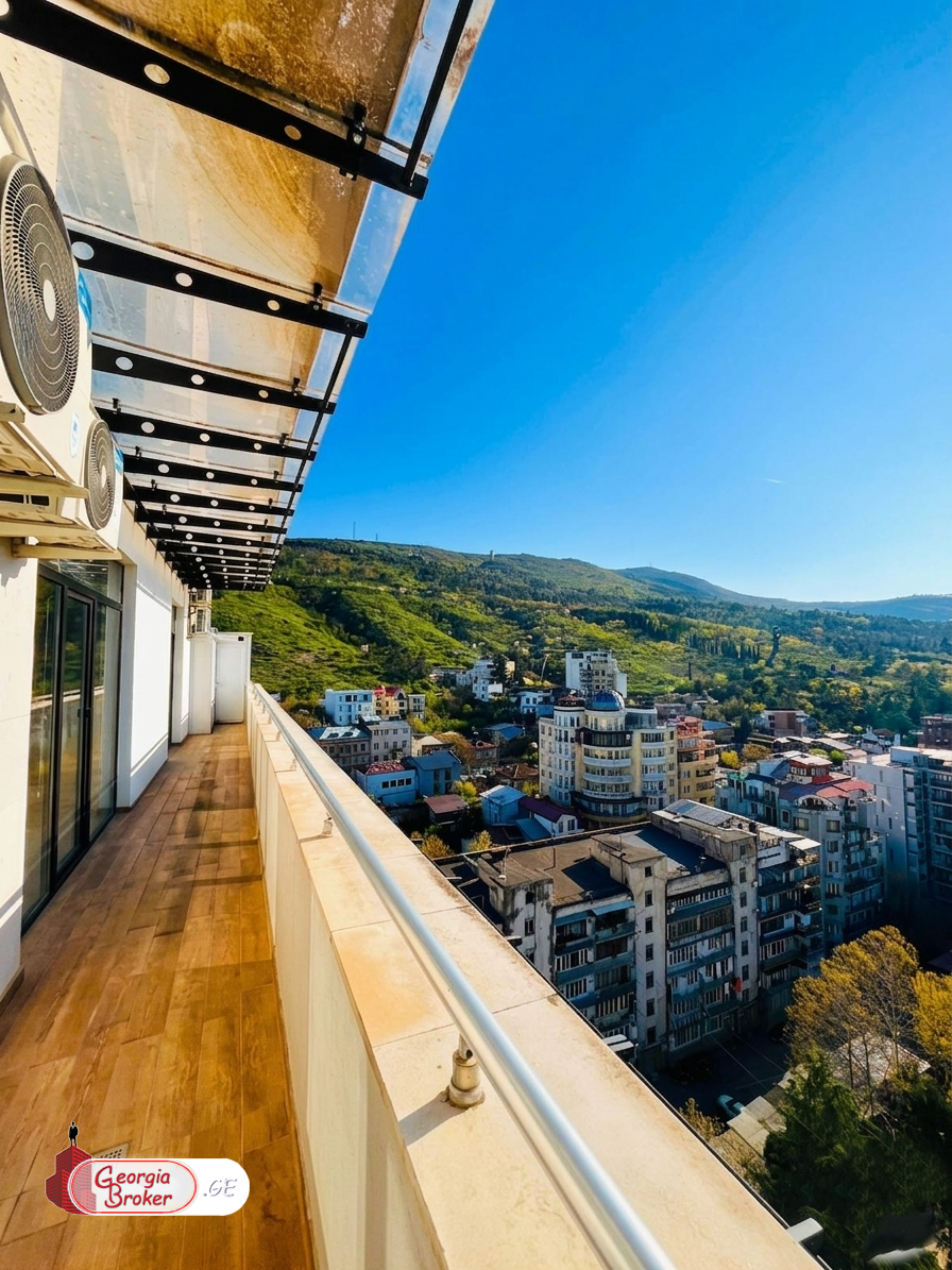 nearly repaired 6-room apartment for sale