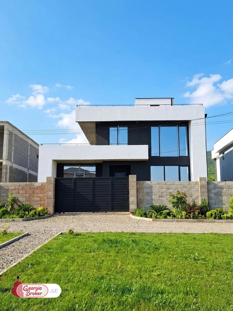 იყიდება ახალი აშენებული 6 ოთახიანი სახლი საგურამოში