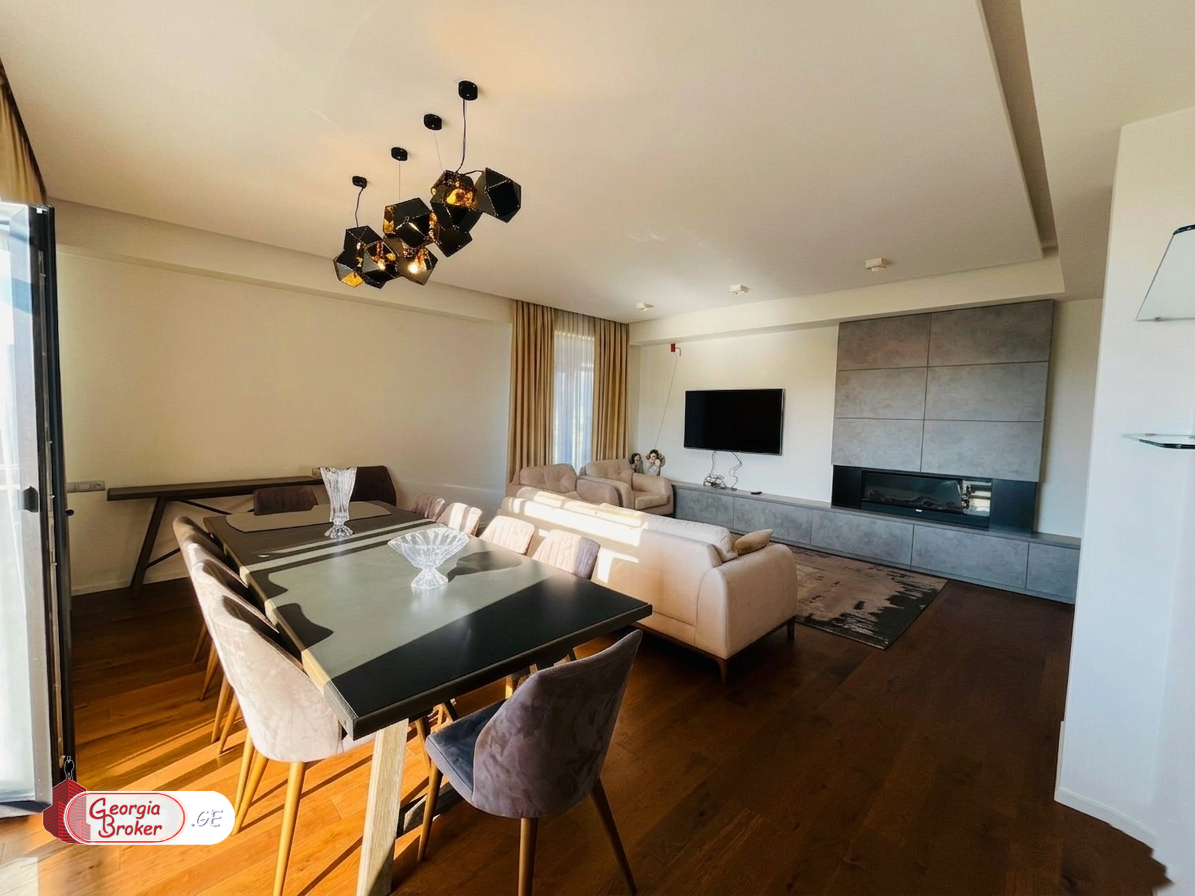 nearly repaired 6-room apartment for sale