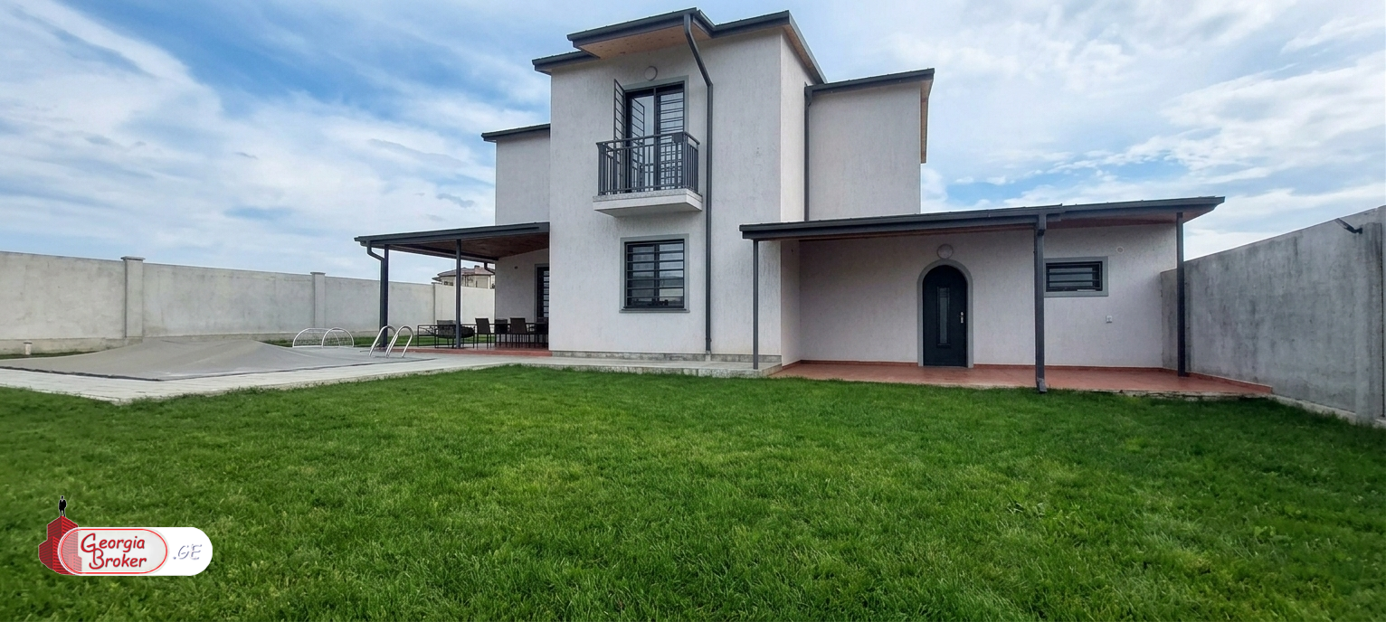 იყიდება ახალი გარემონტებული 6 ოთახიანი  აგარაკი საგურამოში