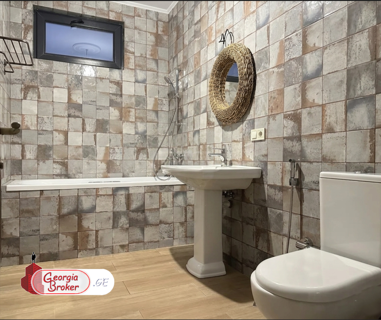 იყიდება ახალი გარემონტებული 6 ოთახიანი  აგარაკი საგურამოში