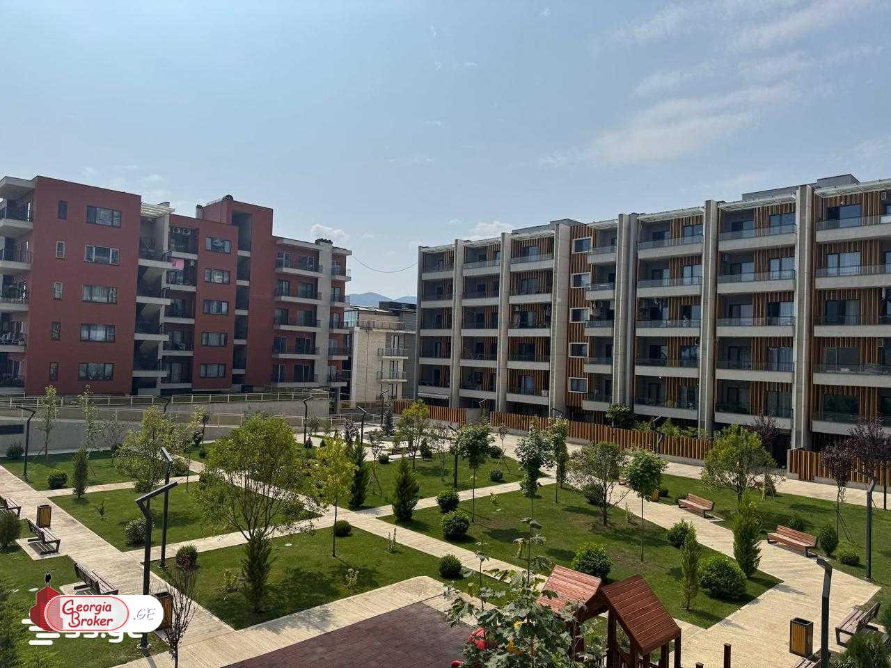 в аренду квартира с новым ремонтом 5-комнат