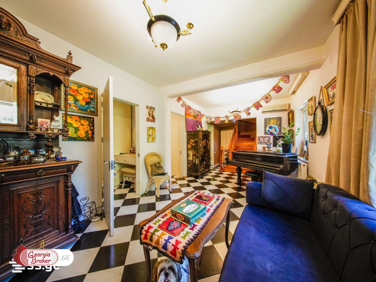 nearly repaired 7-room house for sale