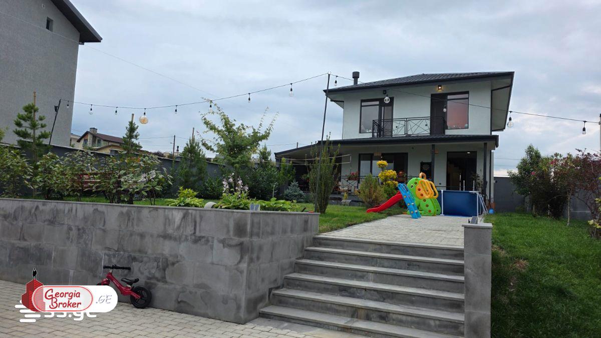 nearly repaired 7-room house for sale