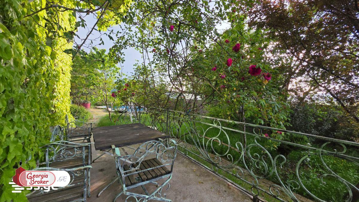nearly repaired 7-room house for sale