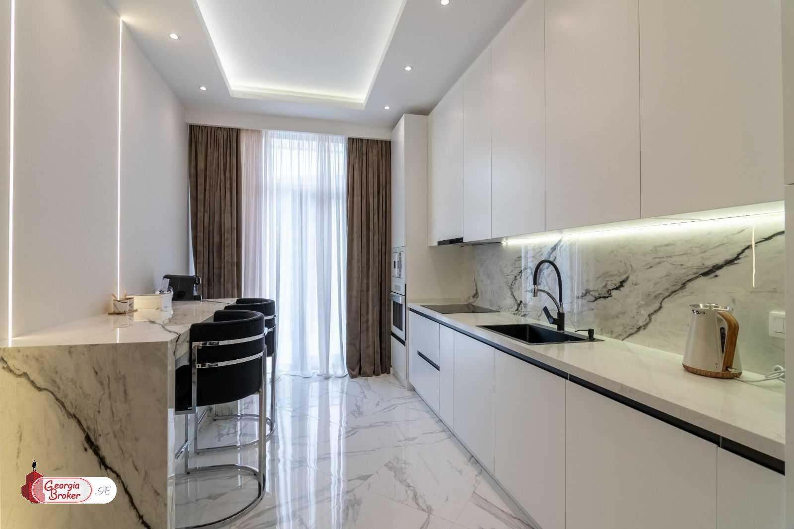 იყიდება ახალი გარემონტებული 6 ოთახიანი ბინა შატბერაშვილის ქუჩაზე