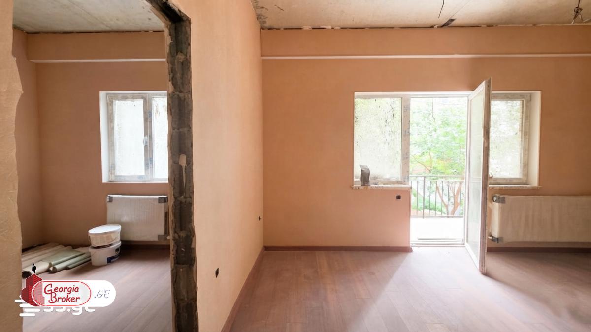 nearly repaired 8-room apartment for sale