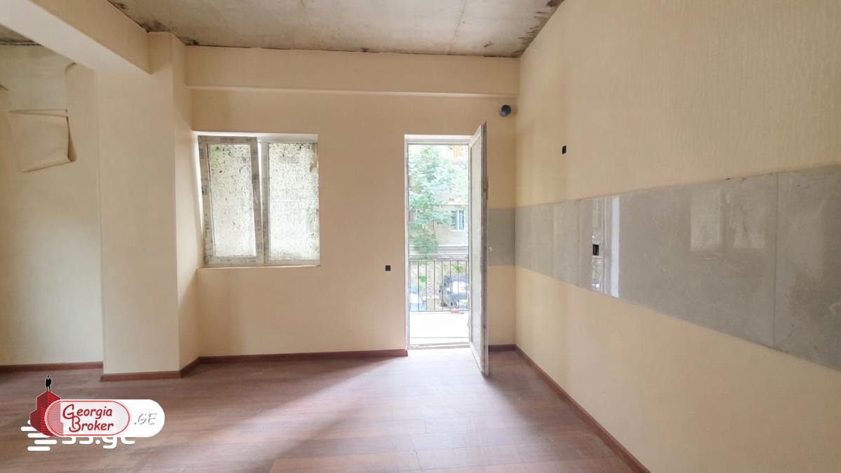 nearly repaired 8-room apartment for sale
