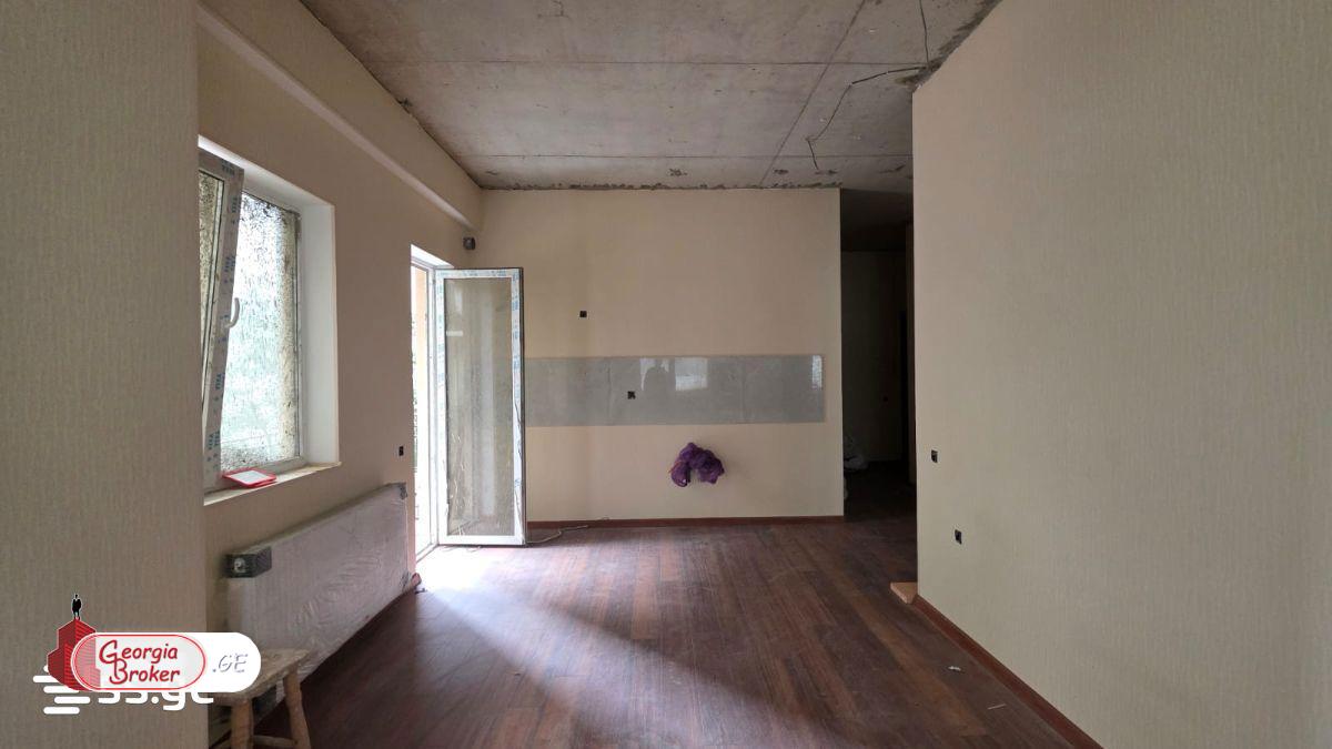 nearly repaired 8-room apartment for sale