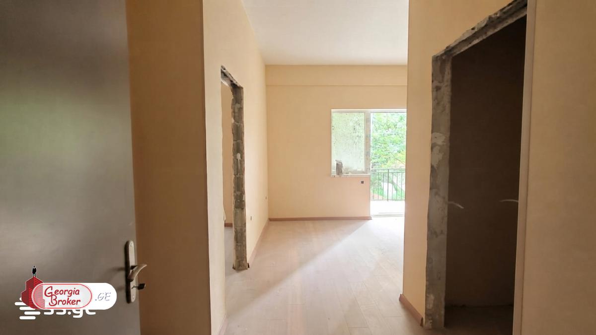 nearly repaired 8-room apartment for sale