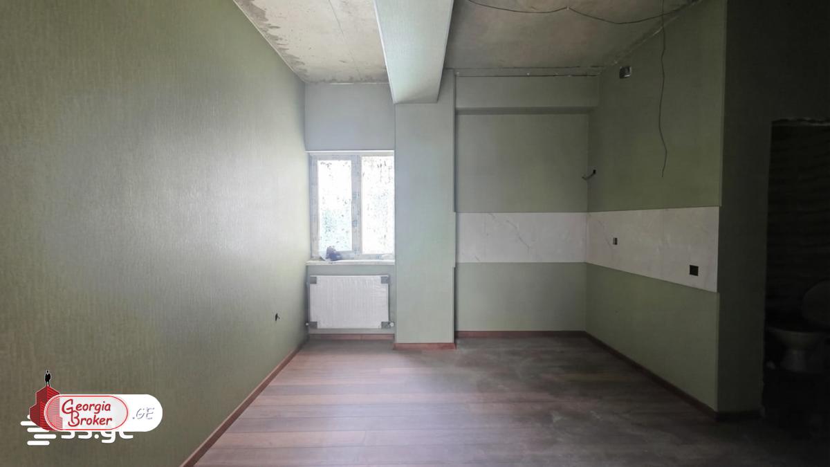 nearly repaired 8-room apartment for sale
