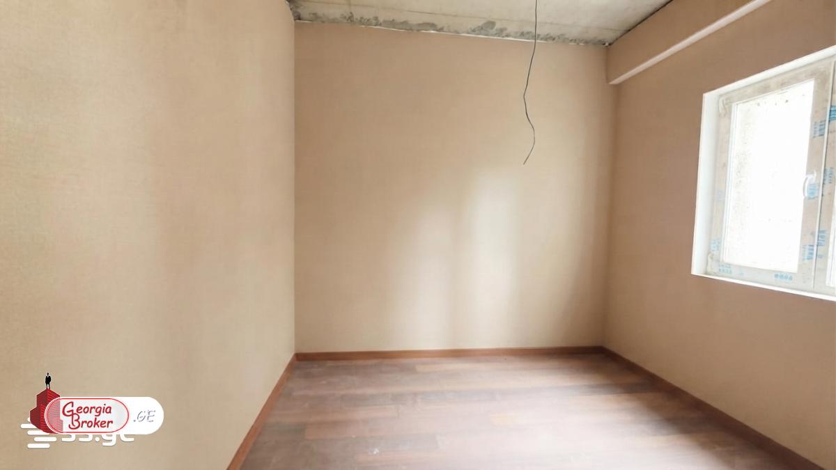 nearly repaired 8-room apartment for sale