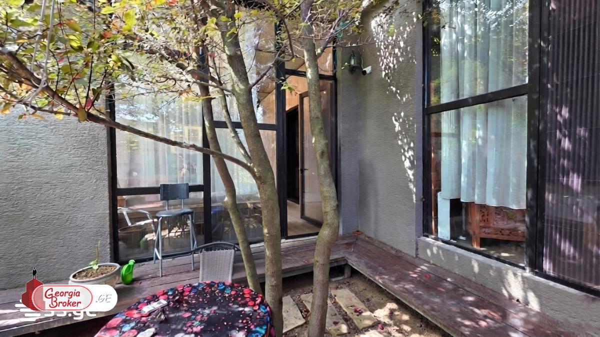 nearly repaired 6-room house for sale