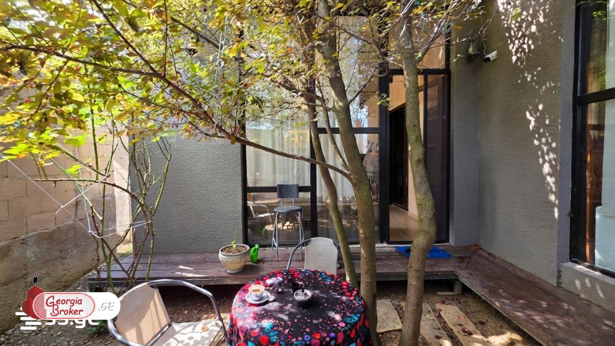 nearly repaired 6-room house for sale