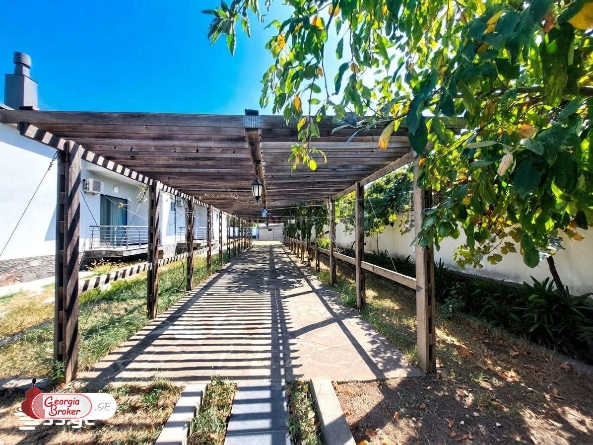 იყიდება ახალი გარემონტებული 11 ოთახიანი ვილა  დიღომი 8ში