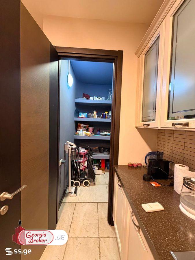 в аренду квартира с новым ремонтом 5-комнат