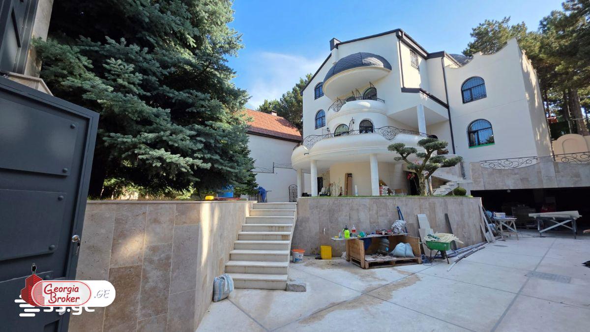 იყიდება ახალი გარემონტებული 11 ოთახიანი სახლი წყნეთში