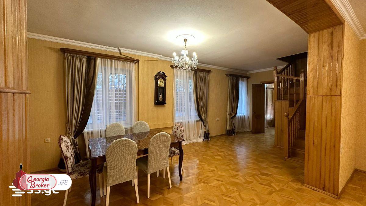 nearly repaired 9-room house for rent