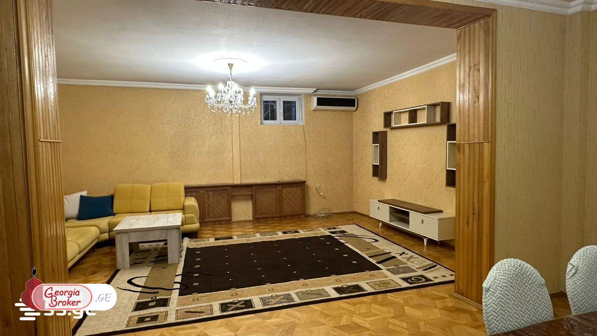 nearly repaired 9-room house for rent