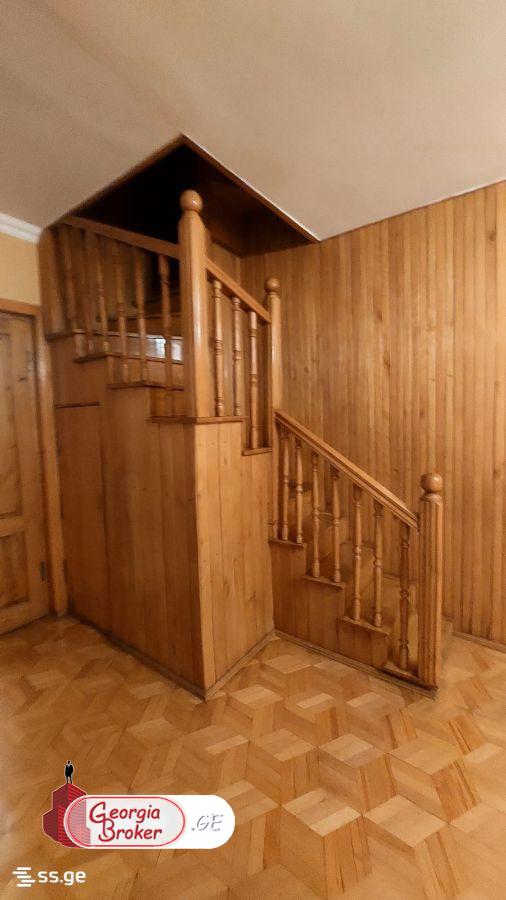 nearly repaired 9-room house for rent