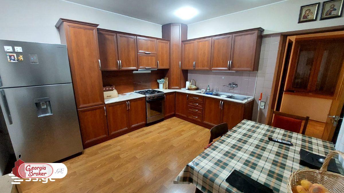 nearly repaired 9-room house for rent