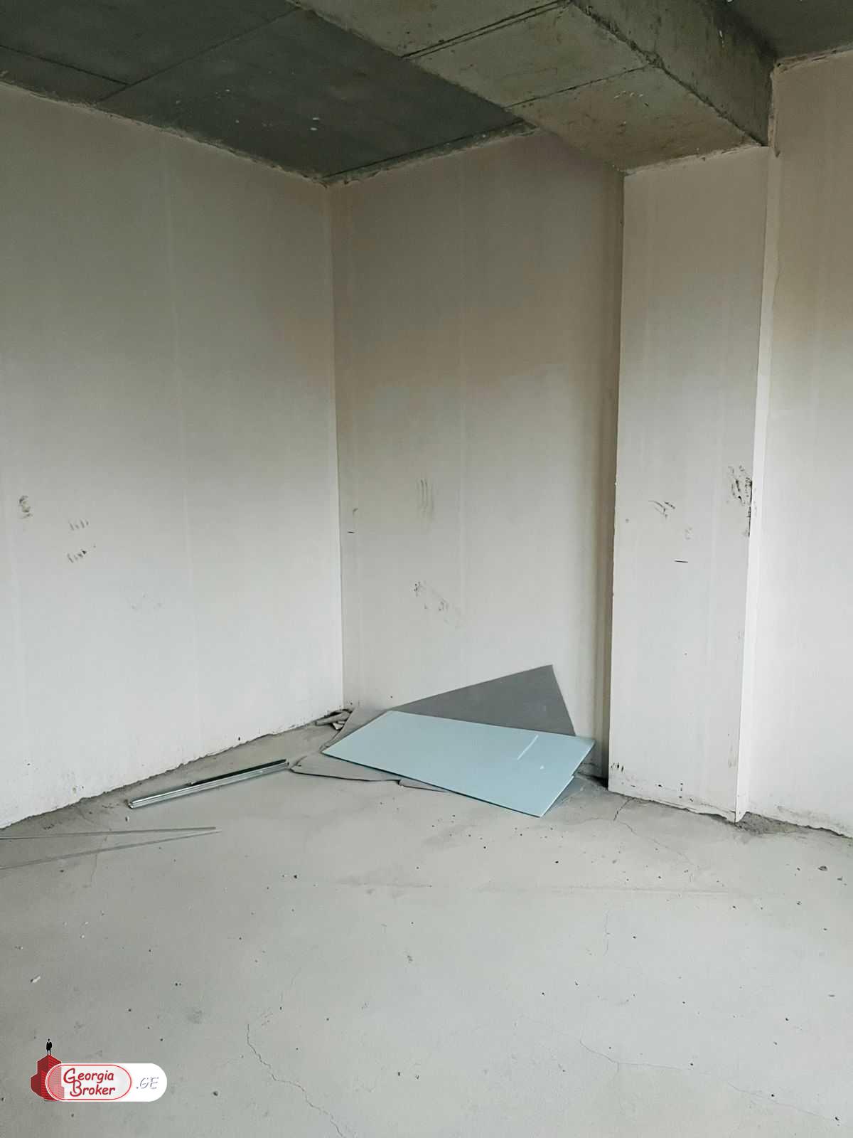 продается квартира с новым ремонтом 3-комнаты