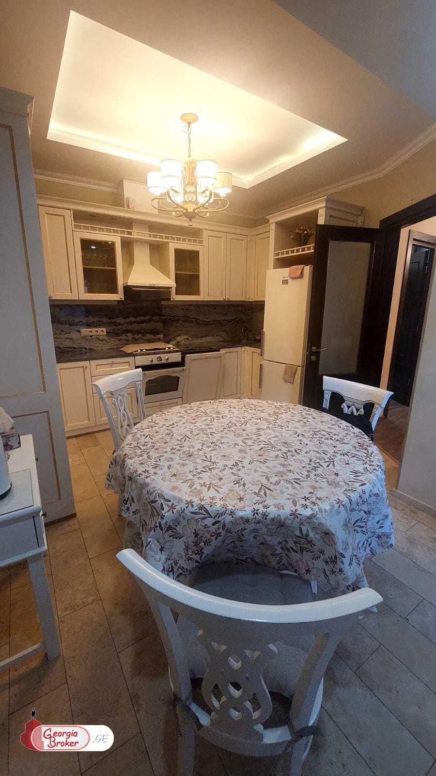 продается квартира с новым ремонтом 5-комнат