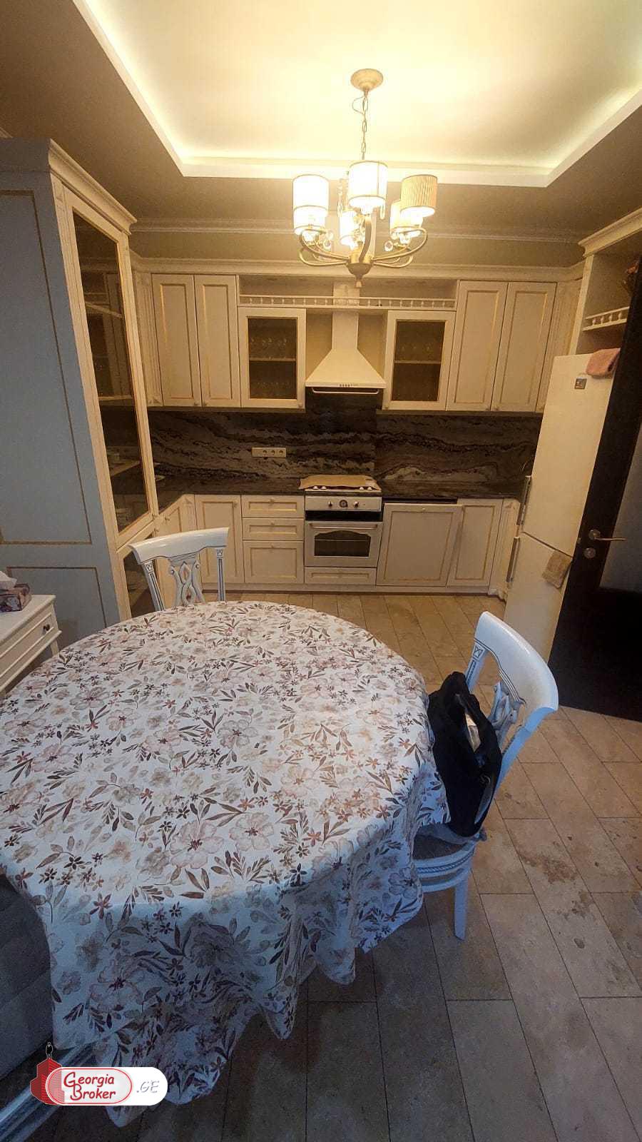 продается квартира с новым ремонтом 5-комнат